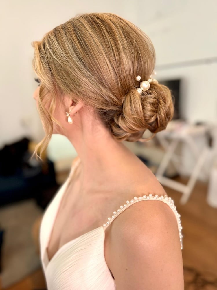 Festtagsfrisuren für Hochzeiten und andere Events