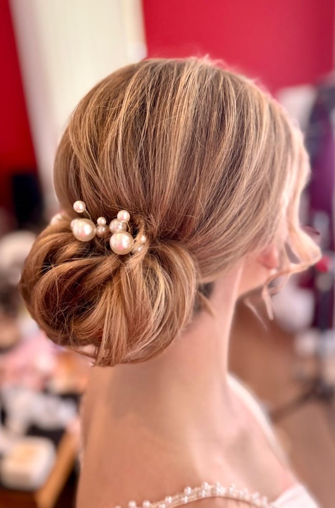 Festtagsfrisuren für Hochzeiten und andere Events